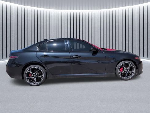Used 2024 Alfa Romeo Giulia Veloce AWD/4WD image 5