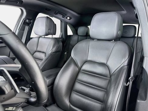 Certified 2024 Porsche Macan AWD/4WD image 5