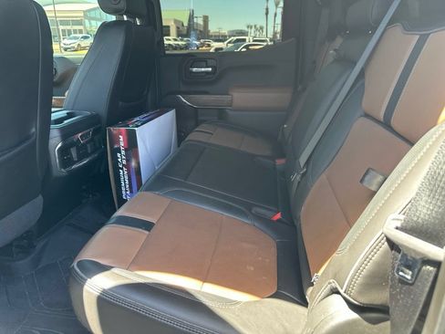 Used 2019 Chevrolet Silverado 1500 High Country w/ Technology Package AWD/4WD image 8