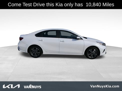 Used 2023 Kia Forte LXS w/ LXS Technology Package image 2