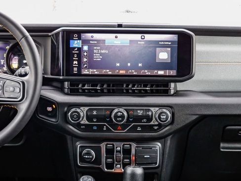 Used 2024 Jeep Wrangler Unlimited image 16