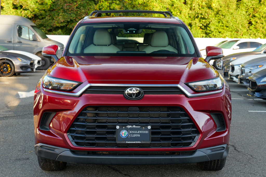 Used 2024 Toyota Grand Highlander AWD image 2