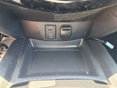 Used 2017 Nissan Rogue SV AWD/4WD image 17