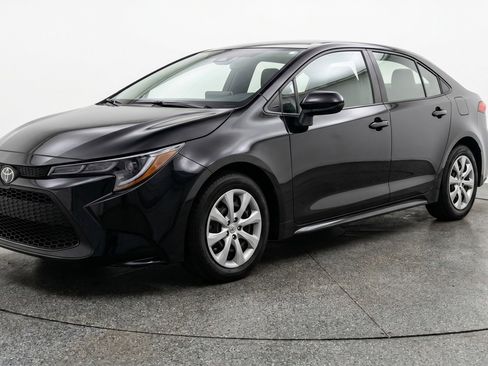 Used 2025 Toyota Corolla LE FWD image 3