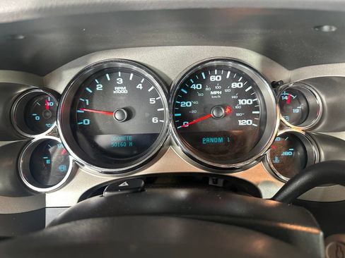 Used 2013 Chevrolet Silverado 2500 W/T w/ Snow Plow Prep Package AWD/4WD image 12