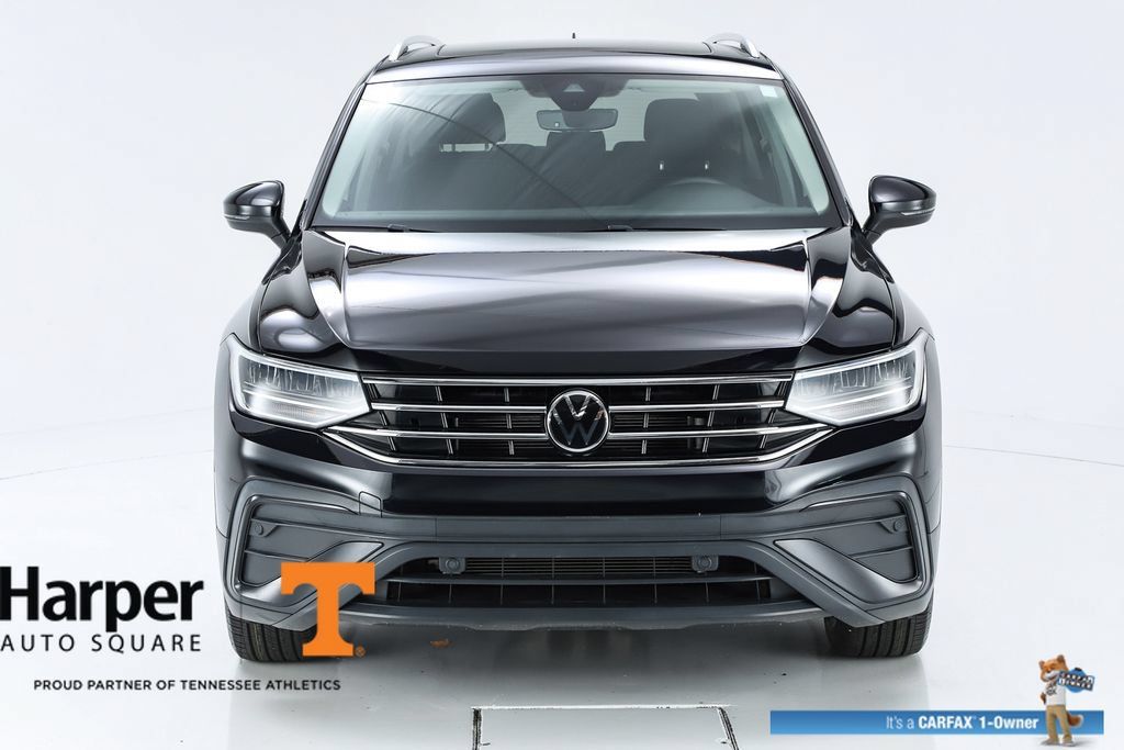 Used 2023 Volkswagen Tiguan SE w/ Panoramic Sunroof Package FWD image 16