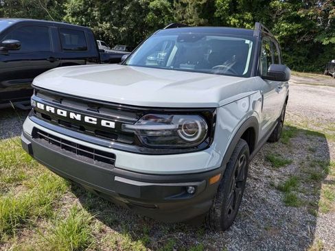 Used 2022 Ford Bronco Sport Outer Banks w/ Tech Package AWD/4WD image 3