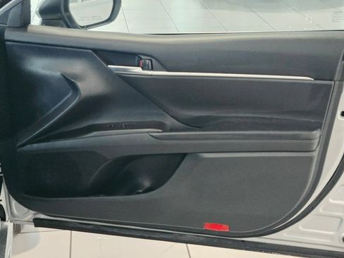 Used 2023 Toyota Camry SE FWD image 5