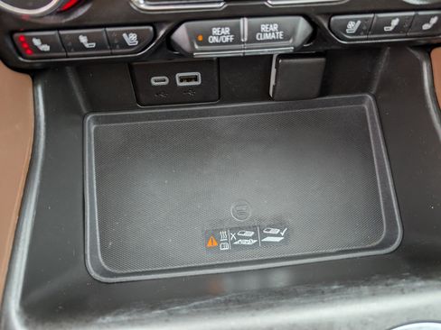 Used 2021 Chevrolet Tahoe High Country w/ Premium Package image 18