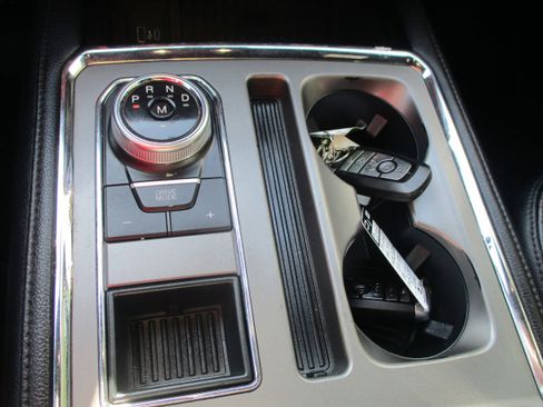 Used 2020 Ford Expedition XLT w/ Equipment Group 202A image 14