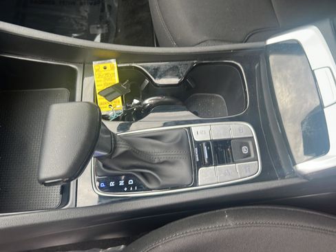 Certified 2025 Hyundai Tucson SE FWD image 17