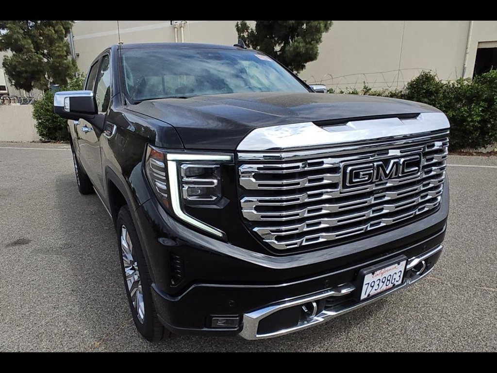 Used 2023 GMC Sierra 1500 Denali w/ Denali Reserve Package AWD/4WD image 5