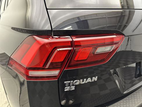 Used 2020 Volkswagen Tiguan SE image 19