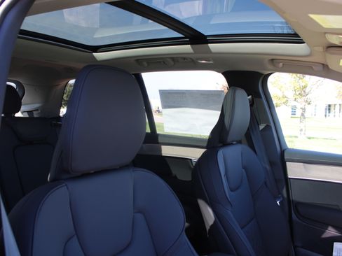 New 2026 Volvo XC90 B6 Plus w/ Protection Package Premier AWD/4WD image 46