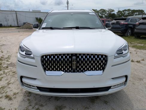 Used 2023 Lincoln Aviator Black Label w/ Class IV Trailer Tow Package image 9