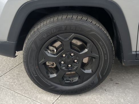 Used 2023 Jeep Compass Trailhawk image 13