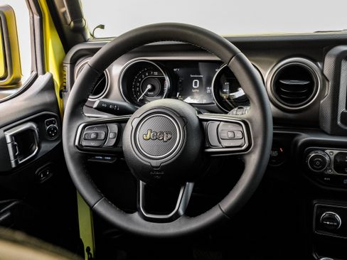 Used 2023 Jeep Wrangler Unlimited image 16