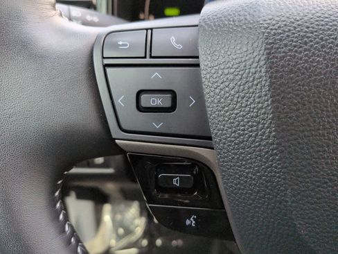 Used 2025 Toyota Camry SE w/ Convenience Package FWD image 22