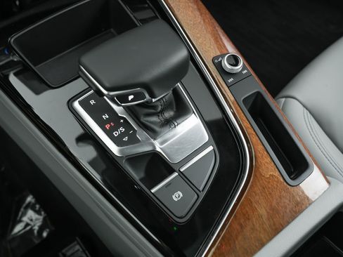 Used 2022 Audi A4 2.0T Premium w/ Convenience Package image 32