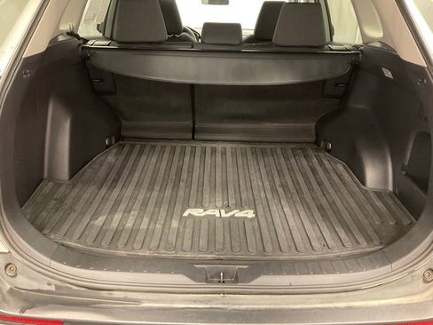 Used 2021 Toyota RAV4 XLE w/ Convenience Package AWD/4WD image 9