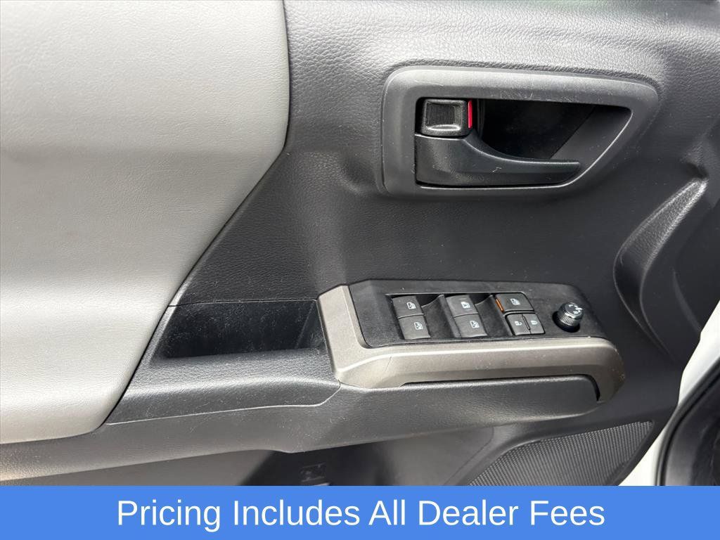 Used 2022 Toyota Tacoma SR5 AWD/4WD image 21