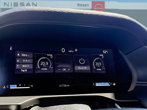 Used 2025 Jeep Grand Cherokee Altitude AWD/4WD image 13