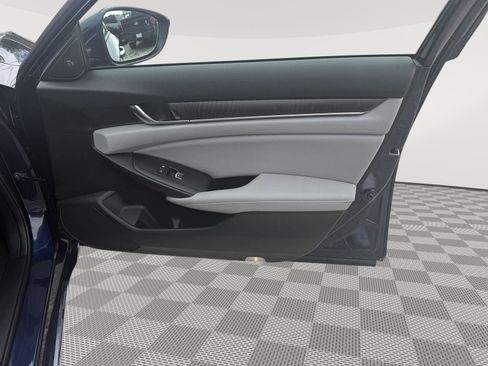 Used 2018 Honda Accord Touring image 13
