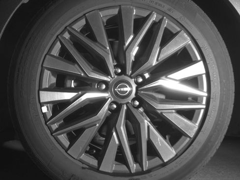 Used 2025 Nissan Altima 2.5 SV FWD image 15