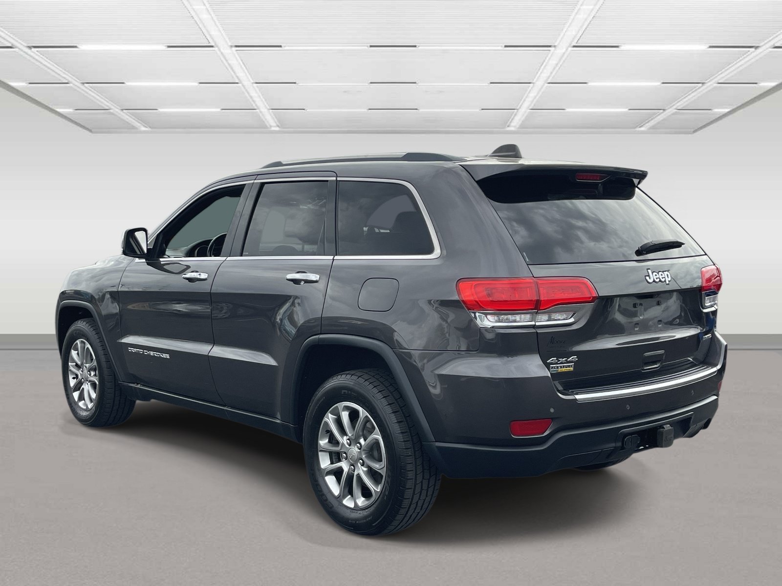 Used 2015 Jeep Grand Cherokee Limited w/ Luxury Group II AWD/4WD image 3