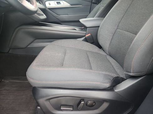 Used 2025 Ford Explorer Active AWD/4WD image 22