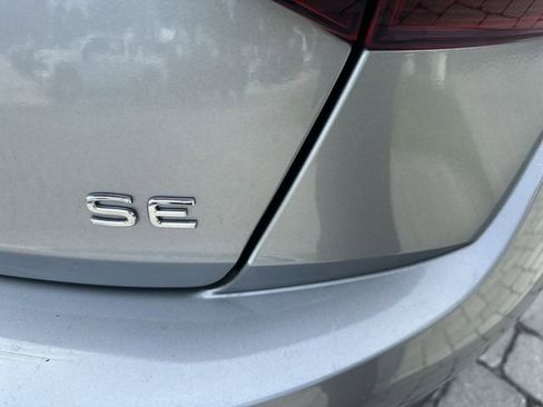 Used 2024 Volkswagen Jetta SE FWD image 12