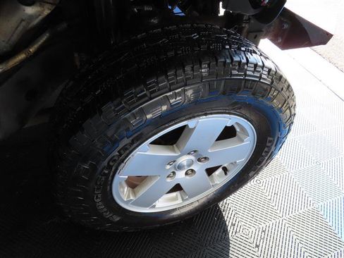 Used 2012 Jeep Wrangler Unlimited Sahara w/ Connectivity Group AWD/4WD image 32