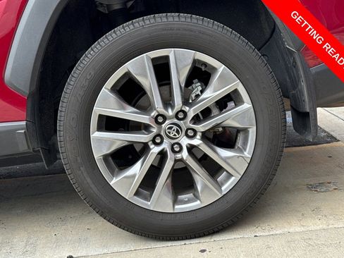 Used 2023 Toyota RAV4 XLE Premium image 7