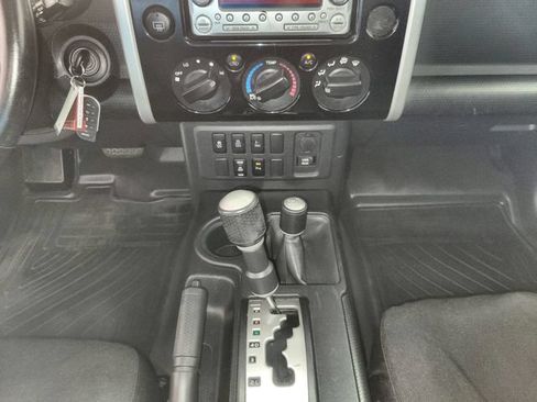 Used 2013 Toyota FJ Cruiser 4WD w/ Upgrade Pkg image 18