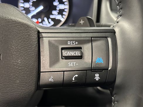 Used 2025 Nissan Rogue SV image 24