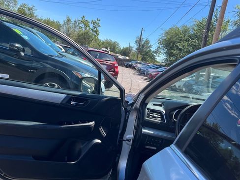 Used 2017 Subaru Outback 2.5i Premium AWD/4WD image 10
