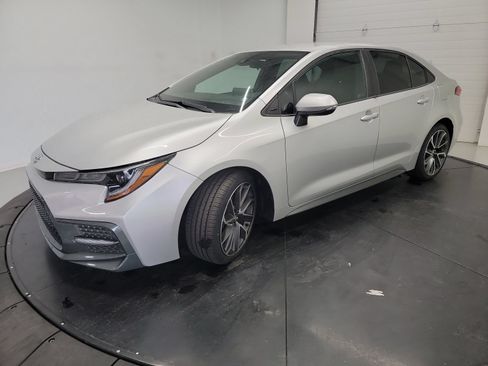 Used 2021 Toyota Corolla SE FWD image 3