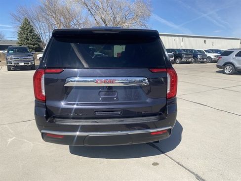 Used 2023 GMC Yukon SLT w/ SLT Premium Package image 15