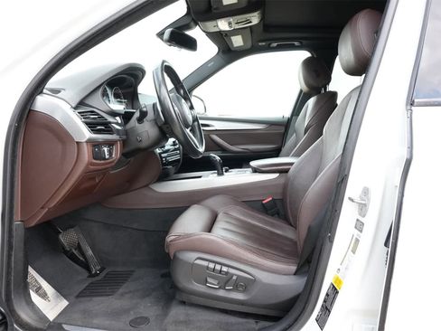 Used 2014 BMW X5 xDrive50i image 17