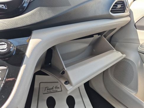 Used 2023 Chrysler Pacifica Touring-L FWD image 24