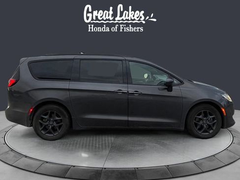 Used 2019 Chrysler Pacifica Touring-L Plus w/ S Appearance Package FWD image 6