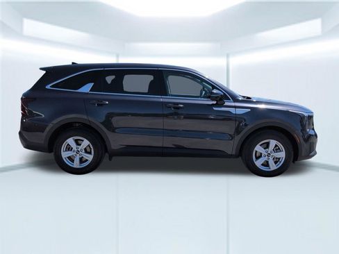 Used 2025 Kia Sorento LX FWD image 7