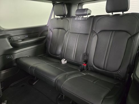 New 2025 Jeep Wagoneer L Series II w/ HD Trailer Tow Package w/25F image 25