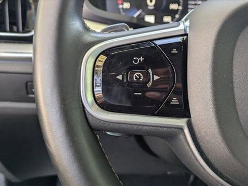 Used 2019 Volvo S60 T5 R-Design image 12