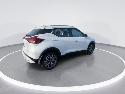 Used 2023 Nissan Kicks SV image 8