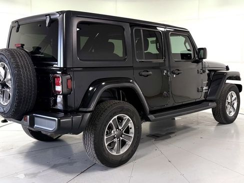 Used 2022 Jeep Wrangler Unlimited Sahara image 4