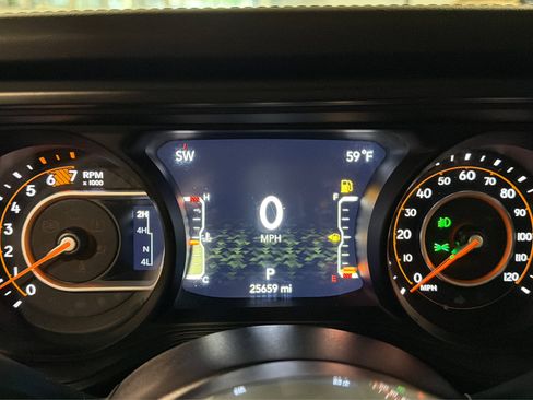 Used 2025 Jeep Wrangler Unlimited Sahara AWD/4WD image 25