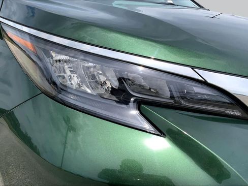 Certified 2026 Toyota Sienna XLE FWD image 27