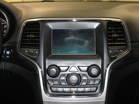 Used 2019 Jeep Grand Cherokee Laredo image 14