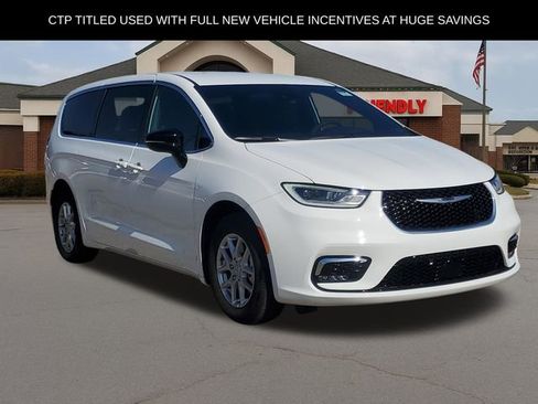 New 2026 Chrysler Pacifica Select image 2